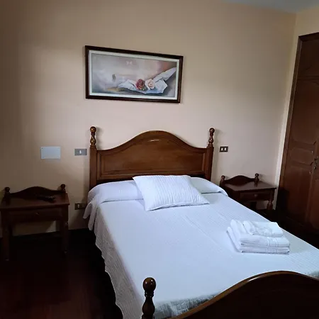 Pensjonat - Restaurante Casa Cuna Tebra